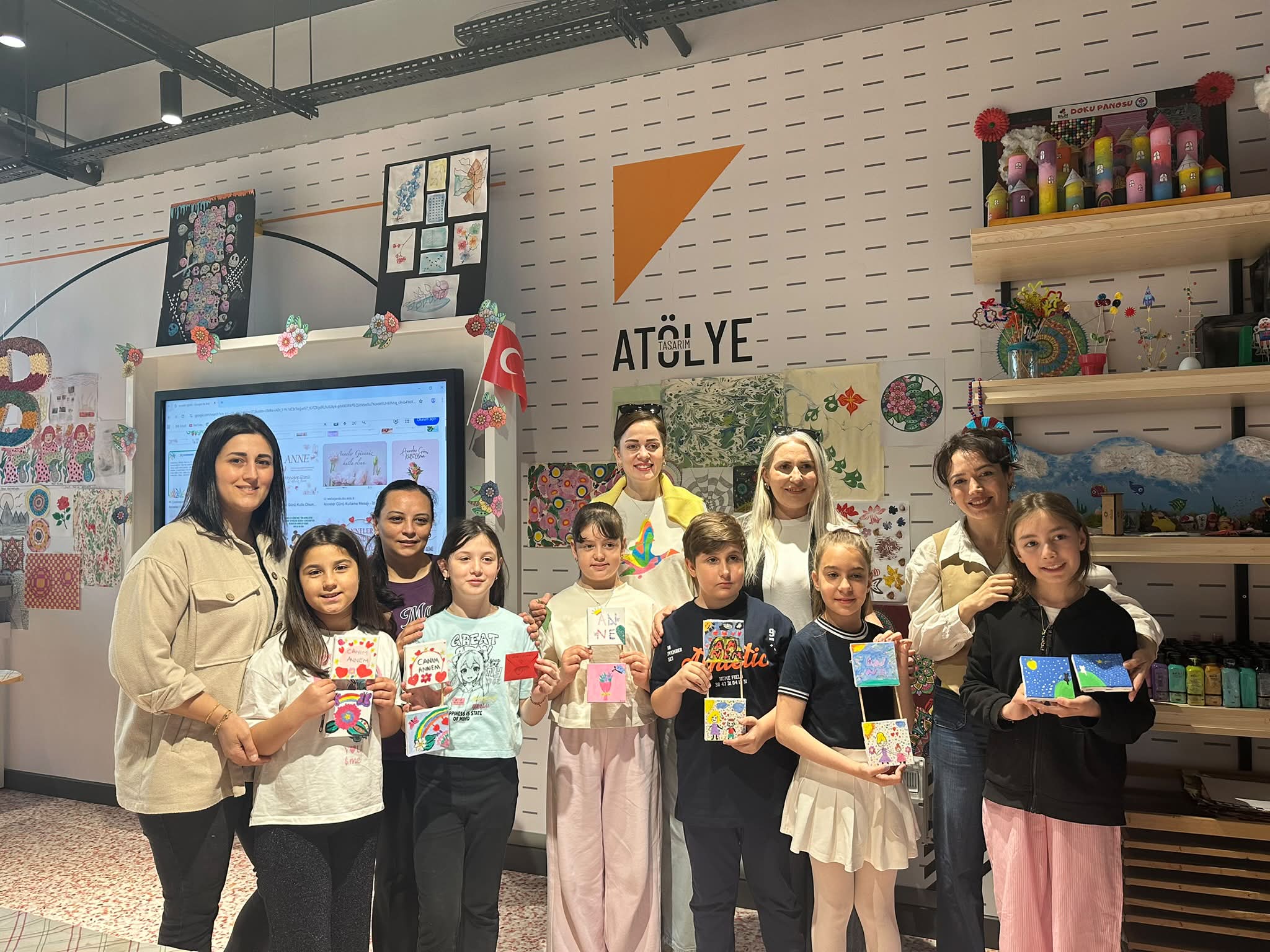 Anneler Günü’nde Bilim Dolu Anne-Çocuk Atölyeleri